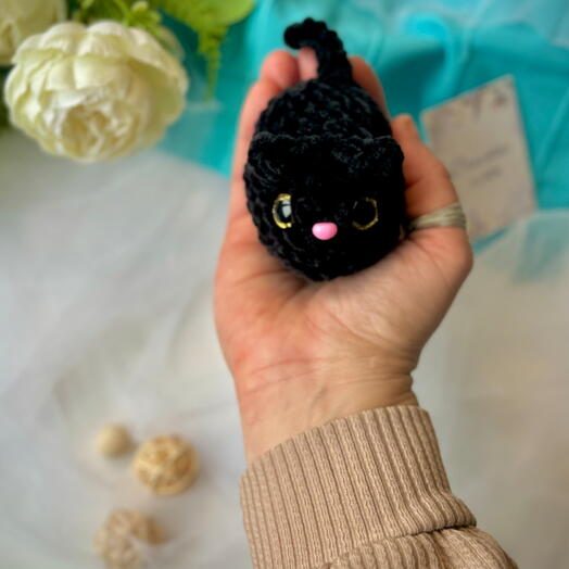 Маленький черный котик. Милая игрушка, обвес или брелок