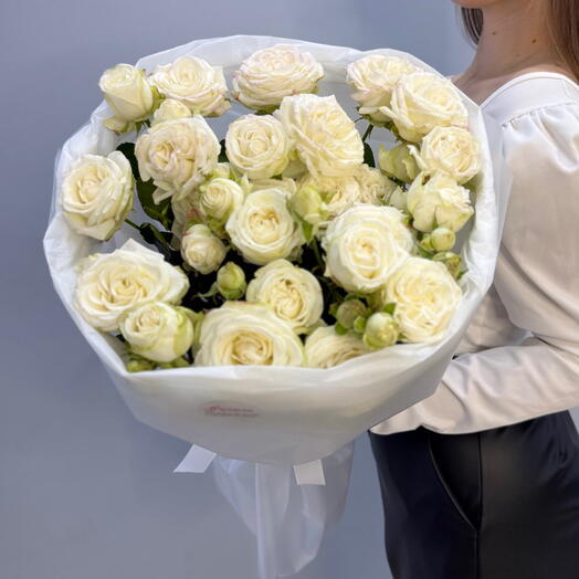 Моно из белых кустовых роз