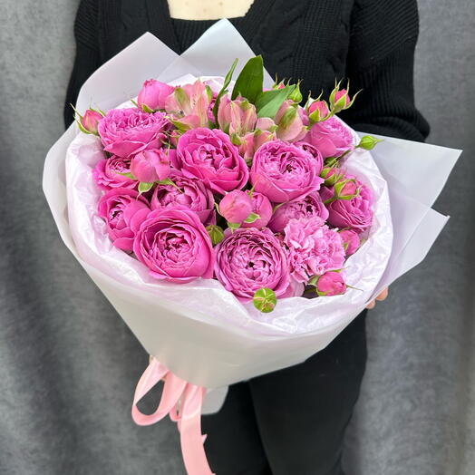 Малиновая сказка💕 букет с кустовыми пионовидными розами