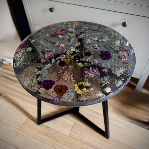 Дизайнерский Столик журнальный из эпоксидной смолы с цветами