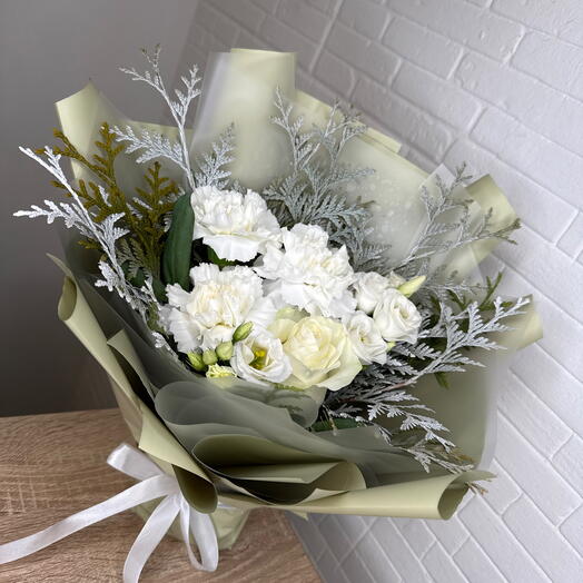 A delicate composition with a rose