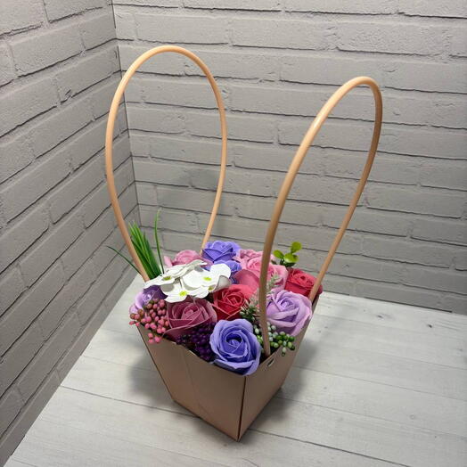 Корзинка с розами из мыла