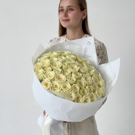 Букет из 55 белых роз