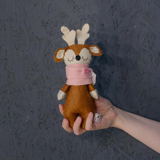 Игрушка ручной работы Олененок