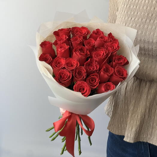 25 красных роз
