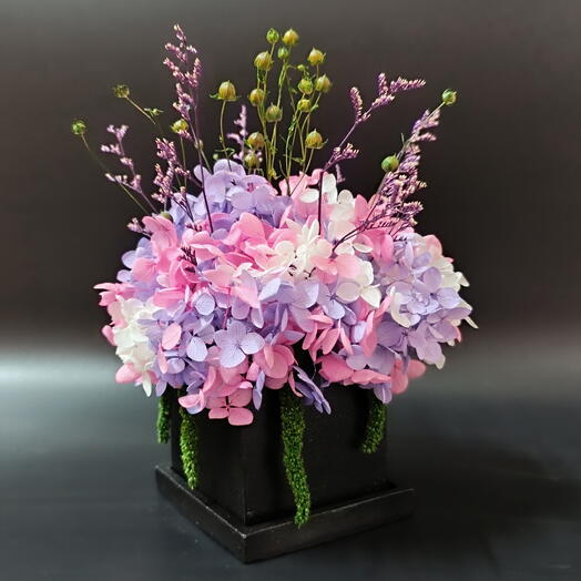 Букет из стабилизированных цветов девушке/маме