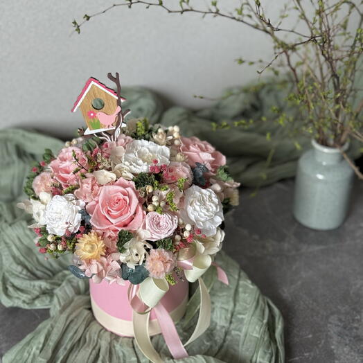 Композиция из натуральных стабилизированных цветов ВЕСЕННЯЯ НЕЖНОСТЬ