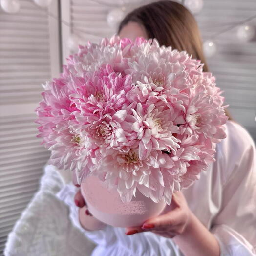 Цветы в коробке: розовая хризантема размер 🌸Размер S