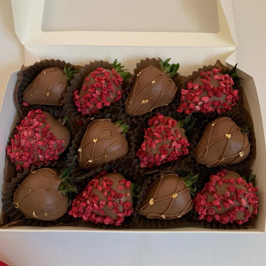 Клубника в шоколаде 12 шт strawberry Box