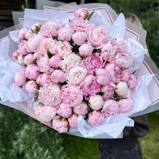 Восхитительный букет из 51 💗ароматных Пионов
