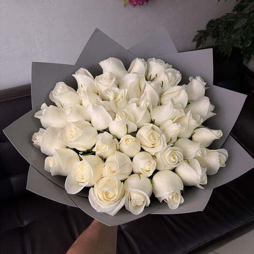 Букет из 39 белых роз сорта Noelia