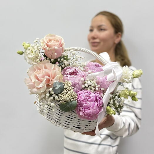 Плетеная корзина с ароматными пионами🌸🍀