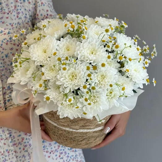 Корзина с ромашками