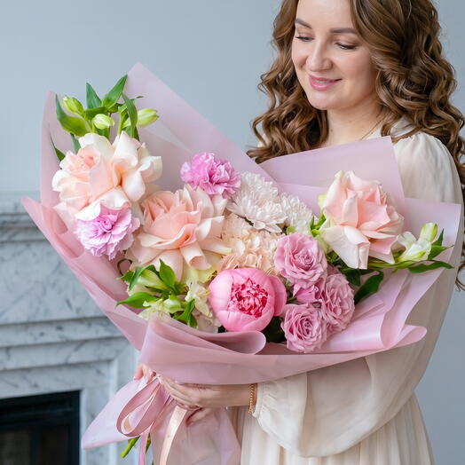 Нежный букет с пионом, розовыми французскими розами, гортензией💕