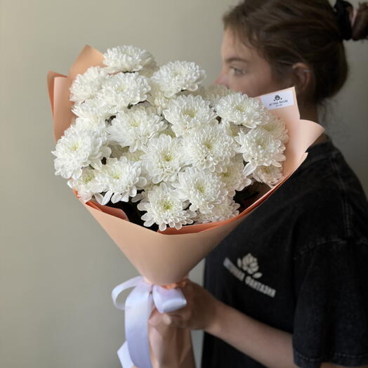 Букет из белых хризантем