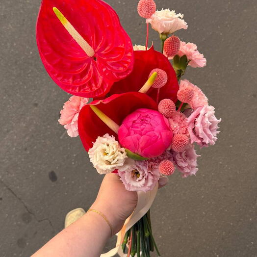 Букет невесты с антуриумом, пионом, лизиантусом 😍🌺