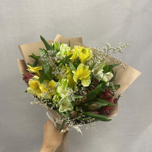 Букет с альстромериями