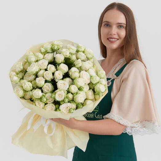 Классический букет из 29 кустовых роз Мисс Бомбастик «Сияние»