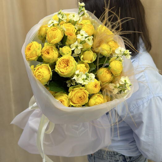 Букет с пионовидной розой и ароматной маттиолой💛
