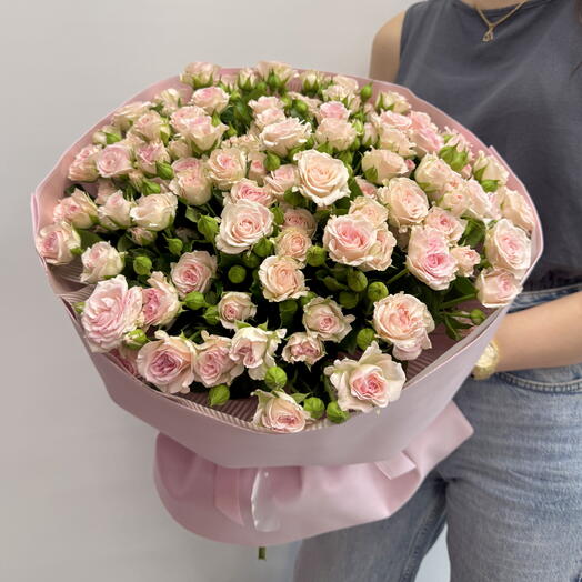 Букет из 25 розовых кустовых роз Аэробик