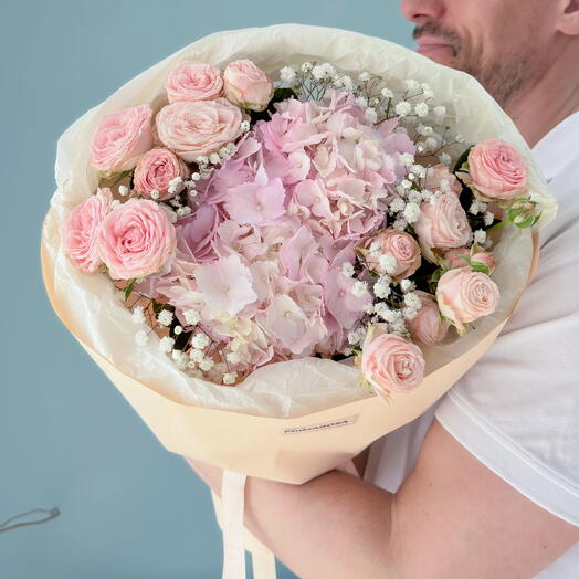 Букет зефирка с гортензией, розой Бомбастик и гипсофилой «Розовый шёпот» 🌸🤍 40924