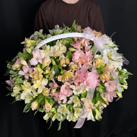 Корзина с альстромерией микс