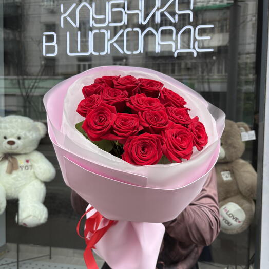 Букет из 15 красных роз "Розалия"