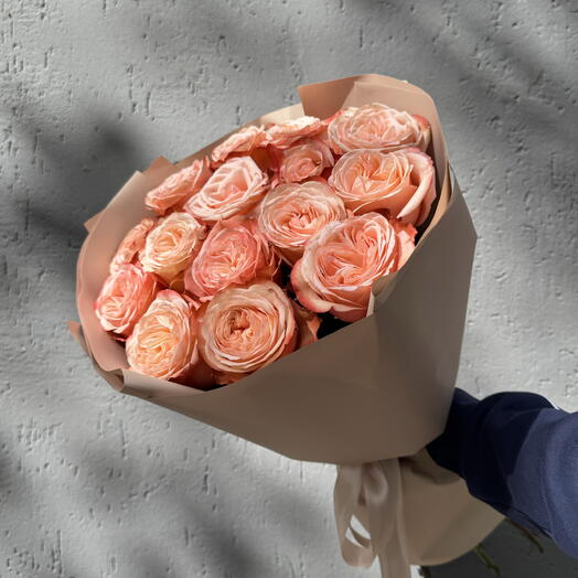 Букет из роз Кахала в упаковке