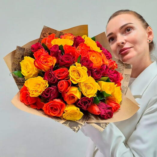 Букет 31 розы кения в крафте