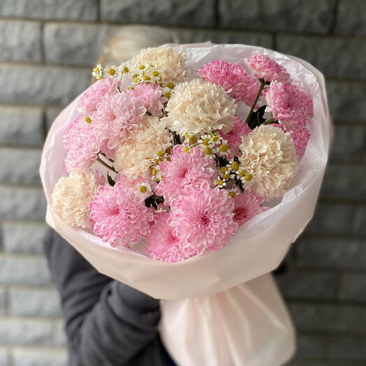 Стойкий букет с хризантемой и ромашками🌸 зефирка🥰