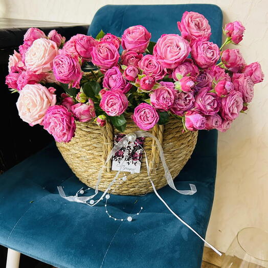 Корзина с кустовыми розами🌸