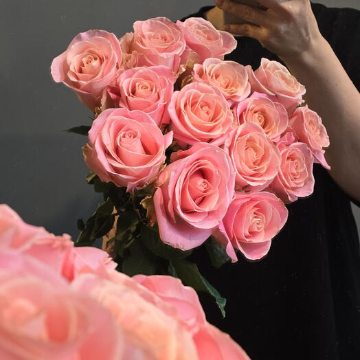 Нежные розовые розы 15 шт.💕