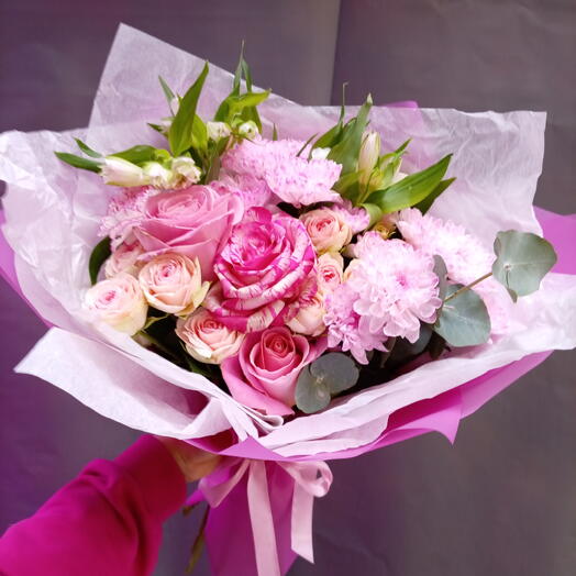 Букет с яркой розой и альстромерией 🌸