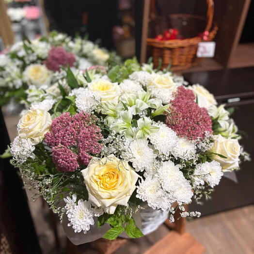 Корзина из Роз, хризантем для идеального подарка