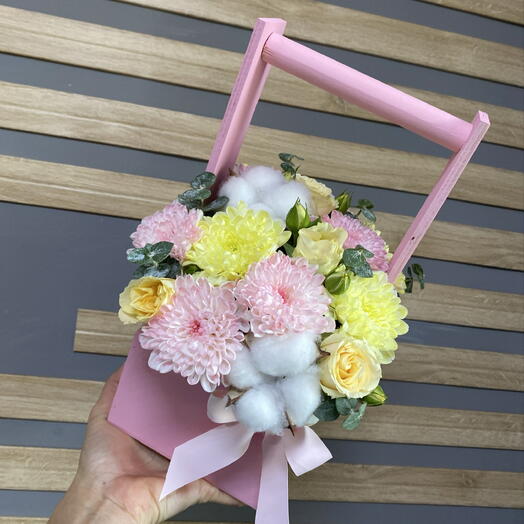 Цветы в боксе с ручкой 💐