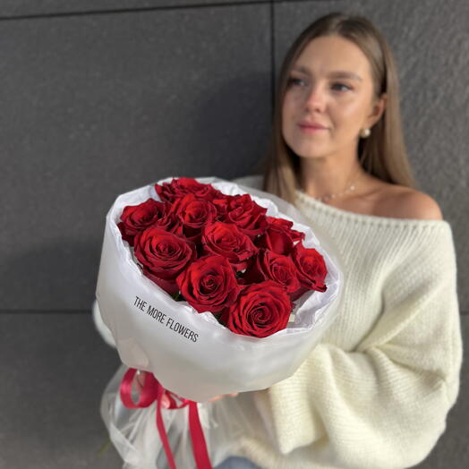 Моно букет с красными розами