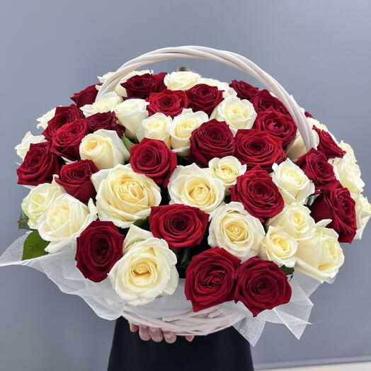 Корзина из 75 роз