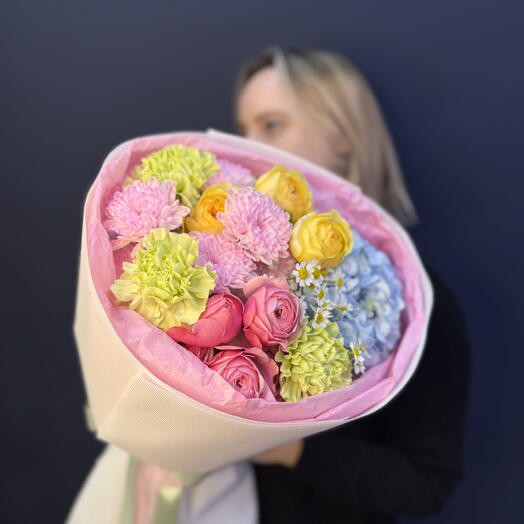 Букет дофаминовый «🍬💙 Мармеладное настроение» (гортензия, пионовидная роза, хризантема, ромашка)