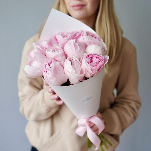 Mono-bouquet of 9 Italian peonies by Sarah Bernard
