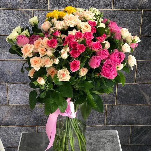 Bouquet of 19 bush roses Assorted