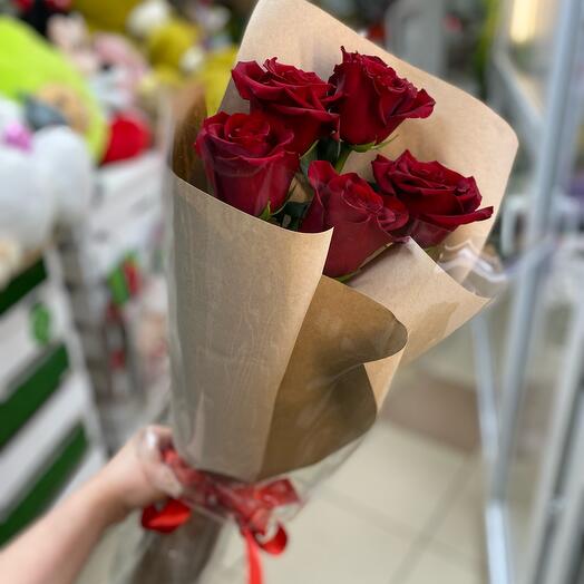 Букет из пяти бордовых роз