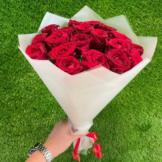 19 red roses