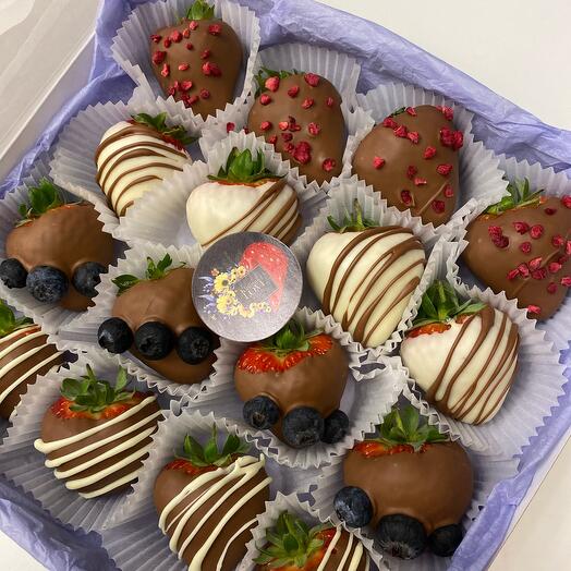 Chocolate Covered Strawberry Set