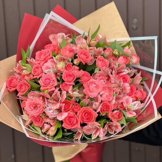 Bouquet of roses and Alstermeria