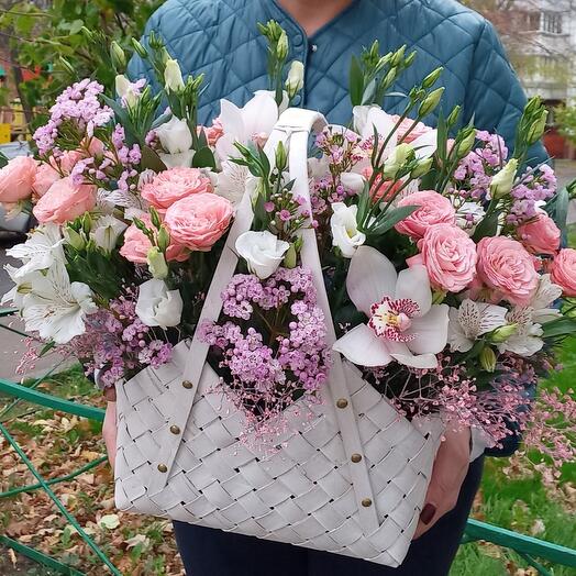 Корзина с цветами "Beautifully"