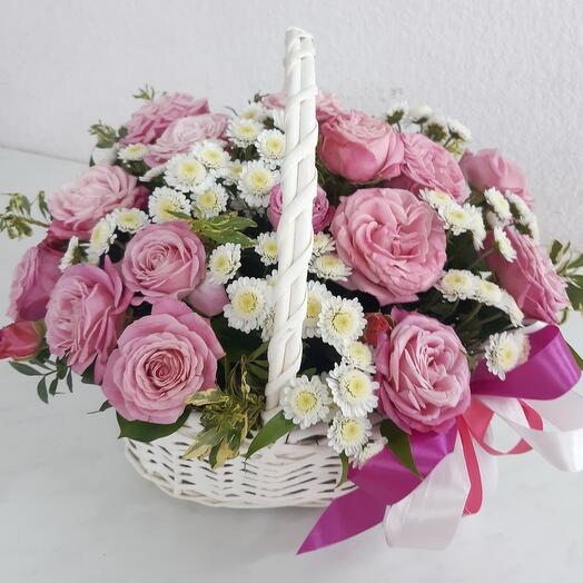 Basket with bush rose and chrysanthemum