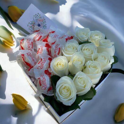 Розы в коробке сердце с Raffaelo