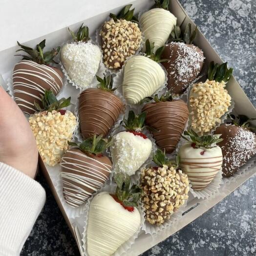 Strawberries in chocolate 16pcs