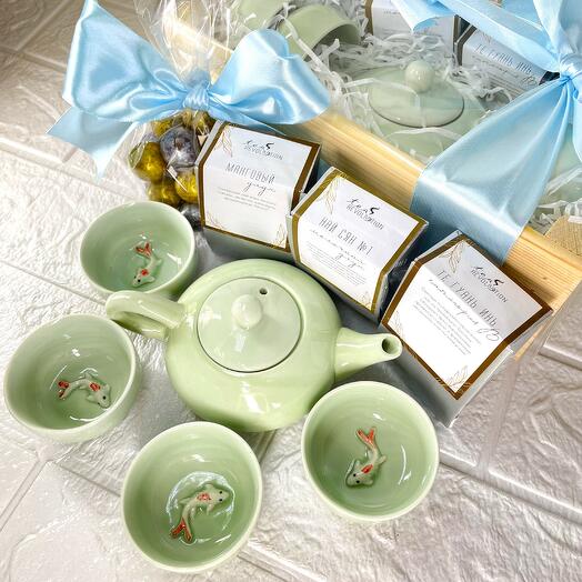 Подарочный набор в ящике с чаем, чайником и пиалами(керамика)