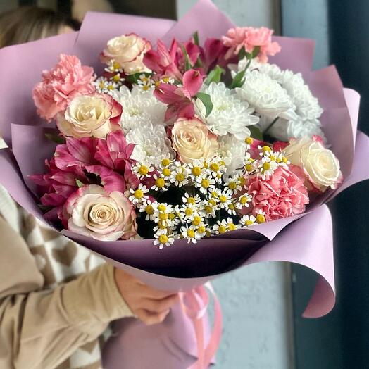 Bouquet of chrysanthemums, alstroemeria, daisies and roses
